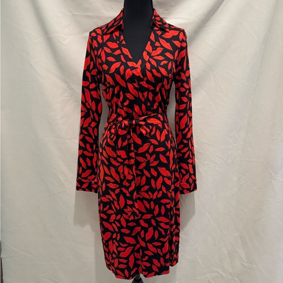 Diane Von Furstenburg Black Silk Jersey Wrap Dress With Red Lips Print - Picture 5 of 14